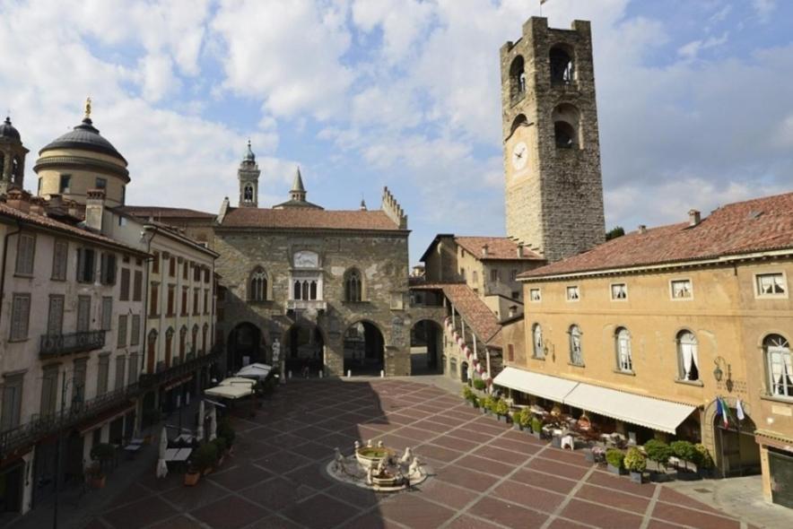 Miriam Apartment Bergamo Luaran gambar